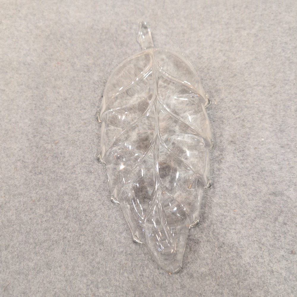 Vintage Clear Pressed Glass Leaf Shaped Trinket Dish Serving Tray Mid Century - Picture 3 of 3